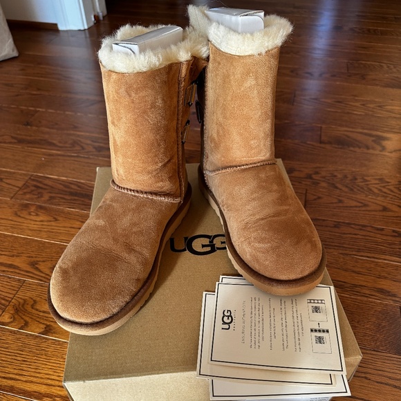 UGG Shoes - Ugg Fairmont boots in Chestnut Size 6